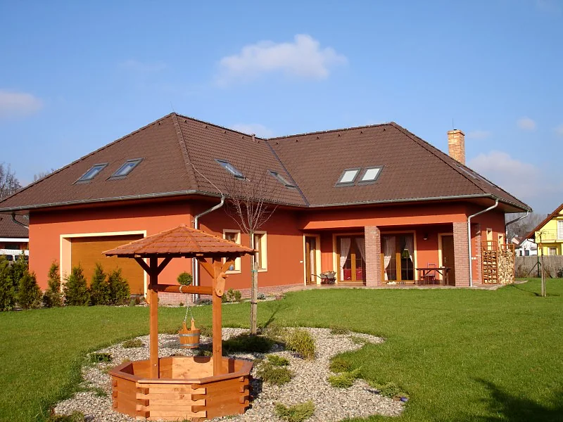 Rodinný dům v lokalitě Obora se studnou na zahradě