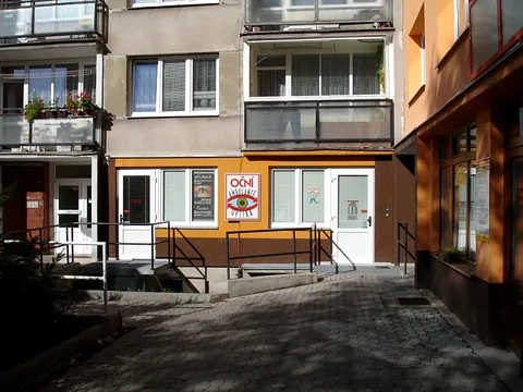 Vstup do ordinace oční optiky po přestavbě
