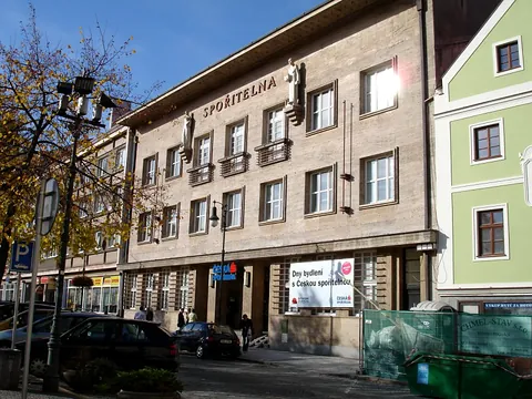 Budova České spořitelny v Lounech po rekonstrukci